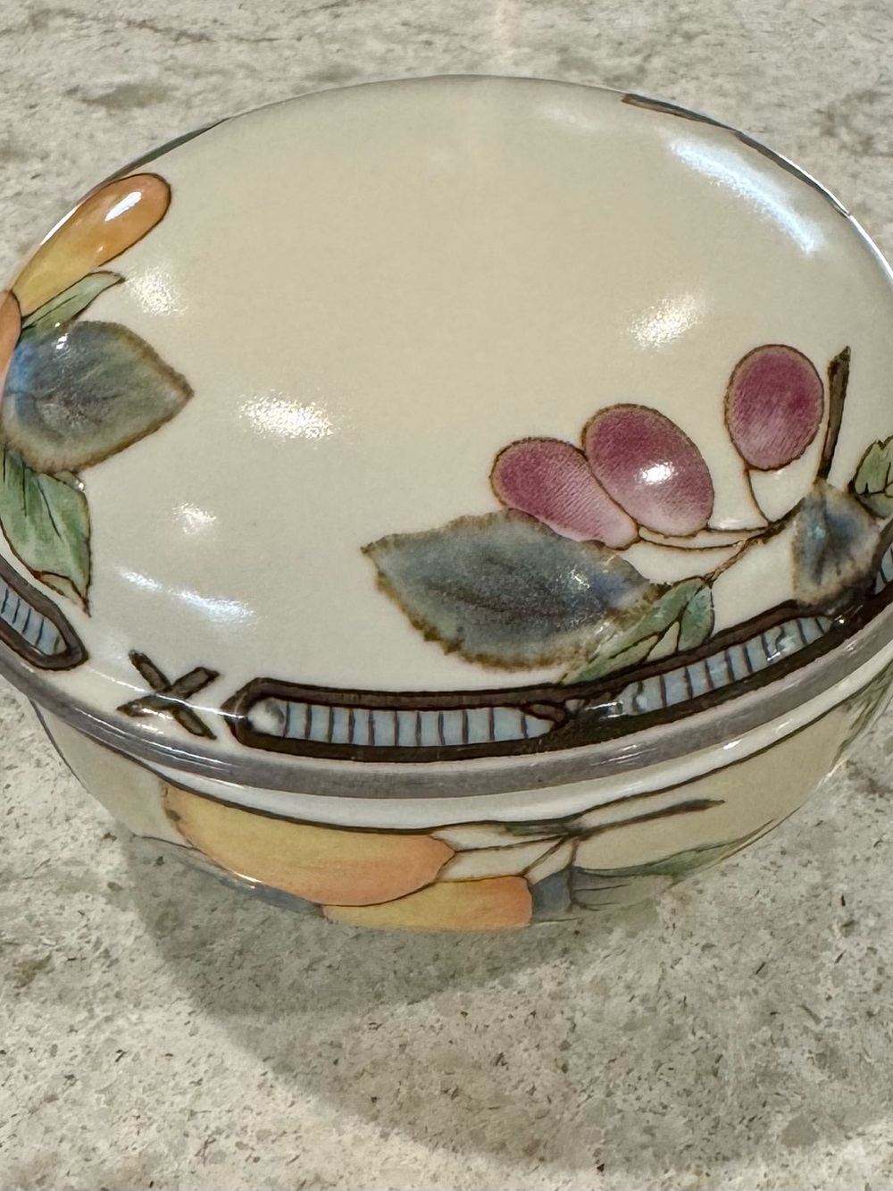 Mikasa Intaglio Garden Harvest Round Trinket Box with Lid. 3 1/4 “  EUC